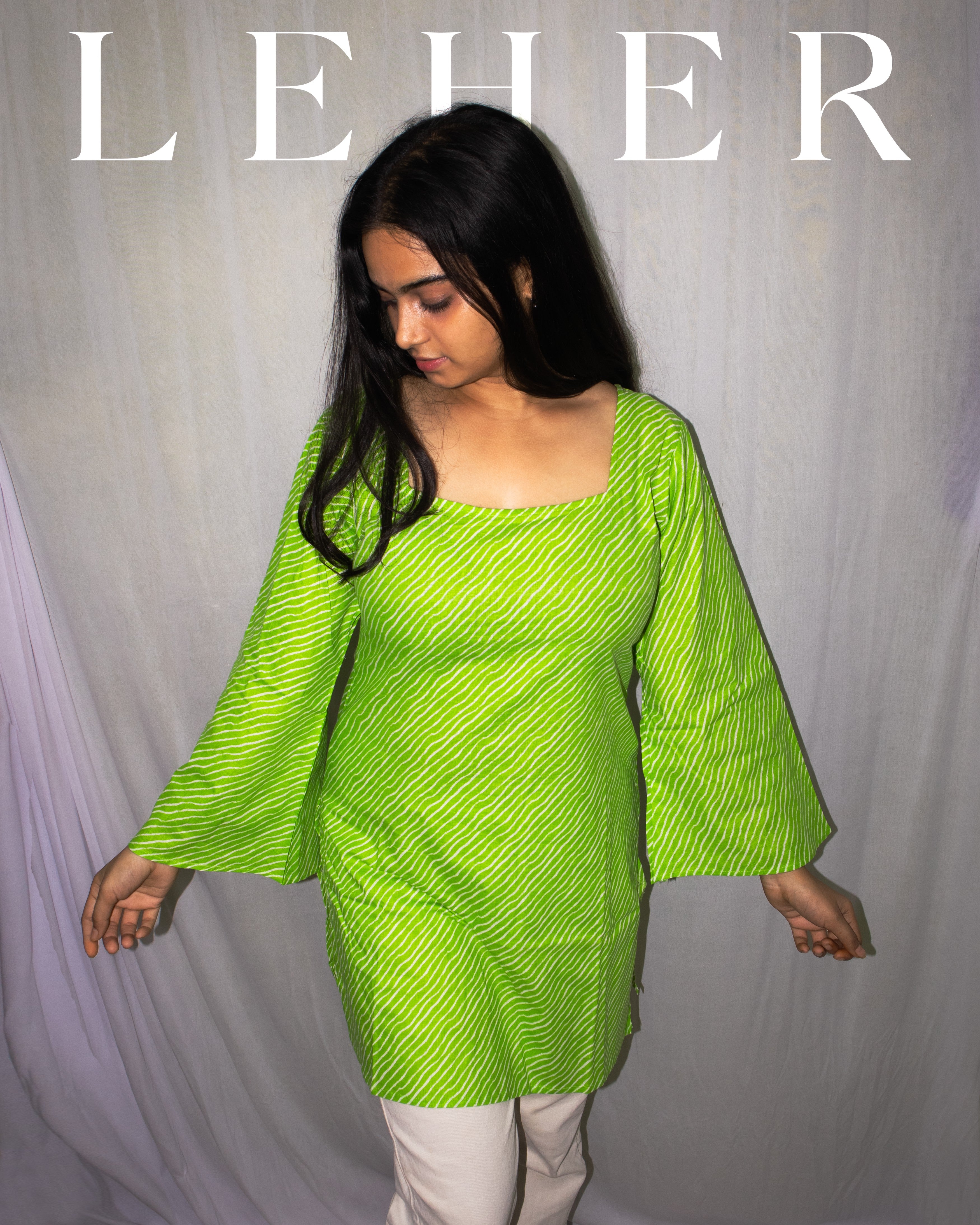 Leher Deep Back Bell Sleeve Kurti