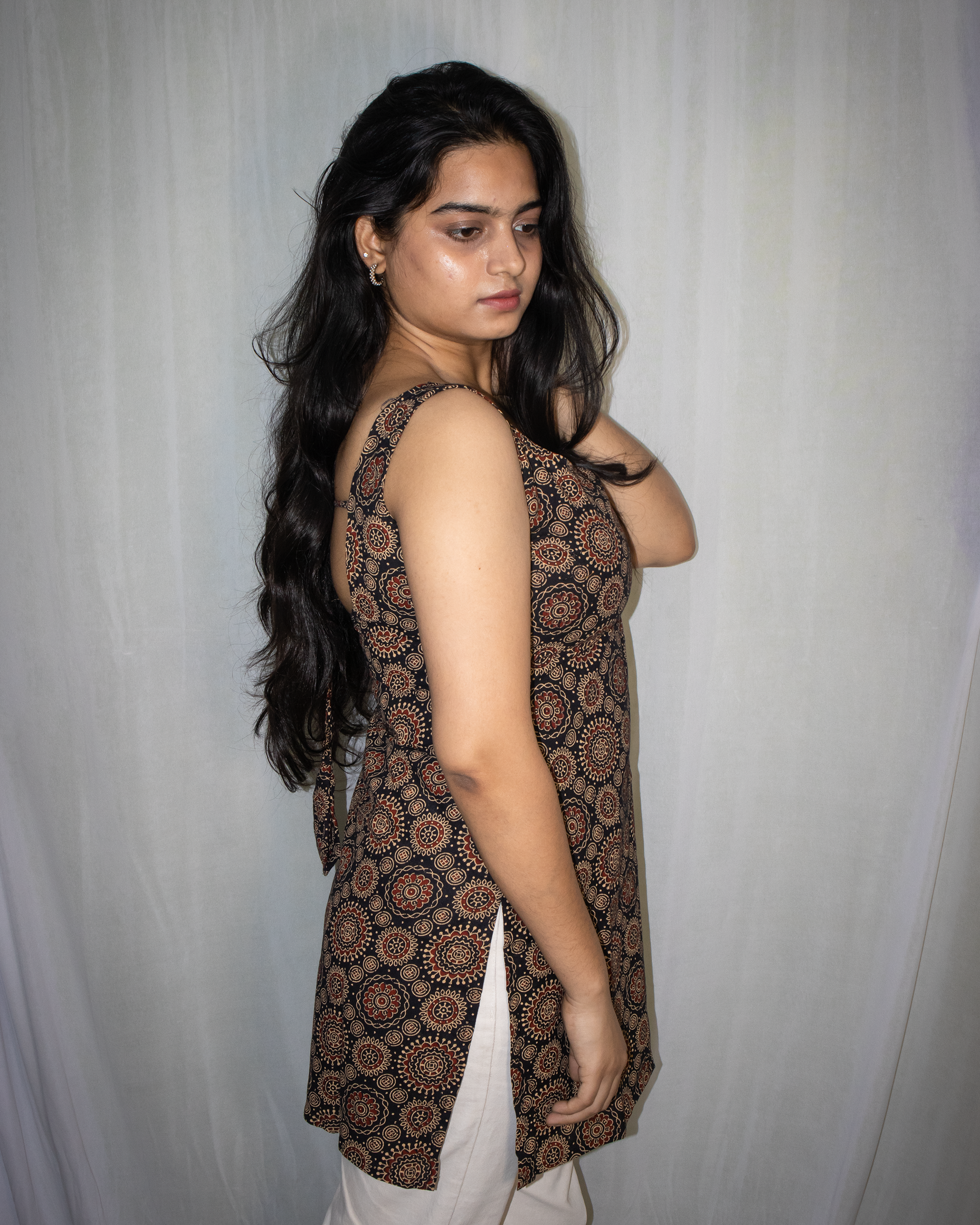 Zehra Deep Back Sleeveless Kurti