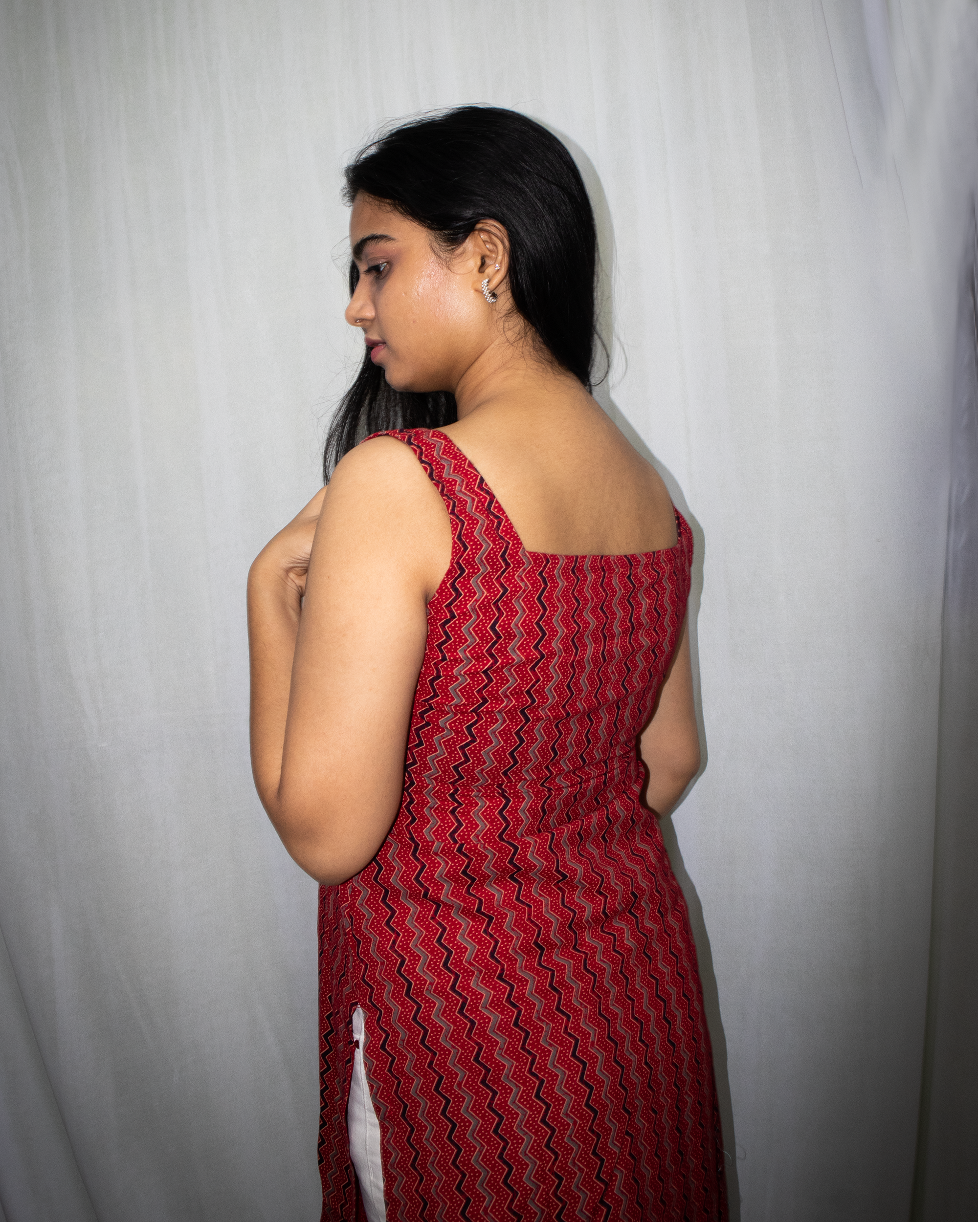 Raahi Long Sleeveless Kurti