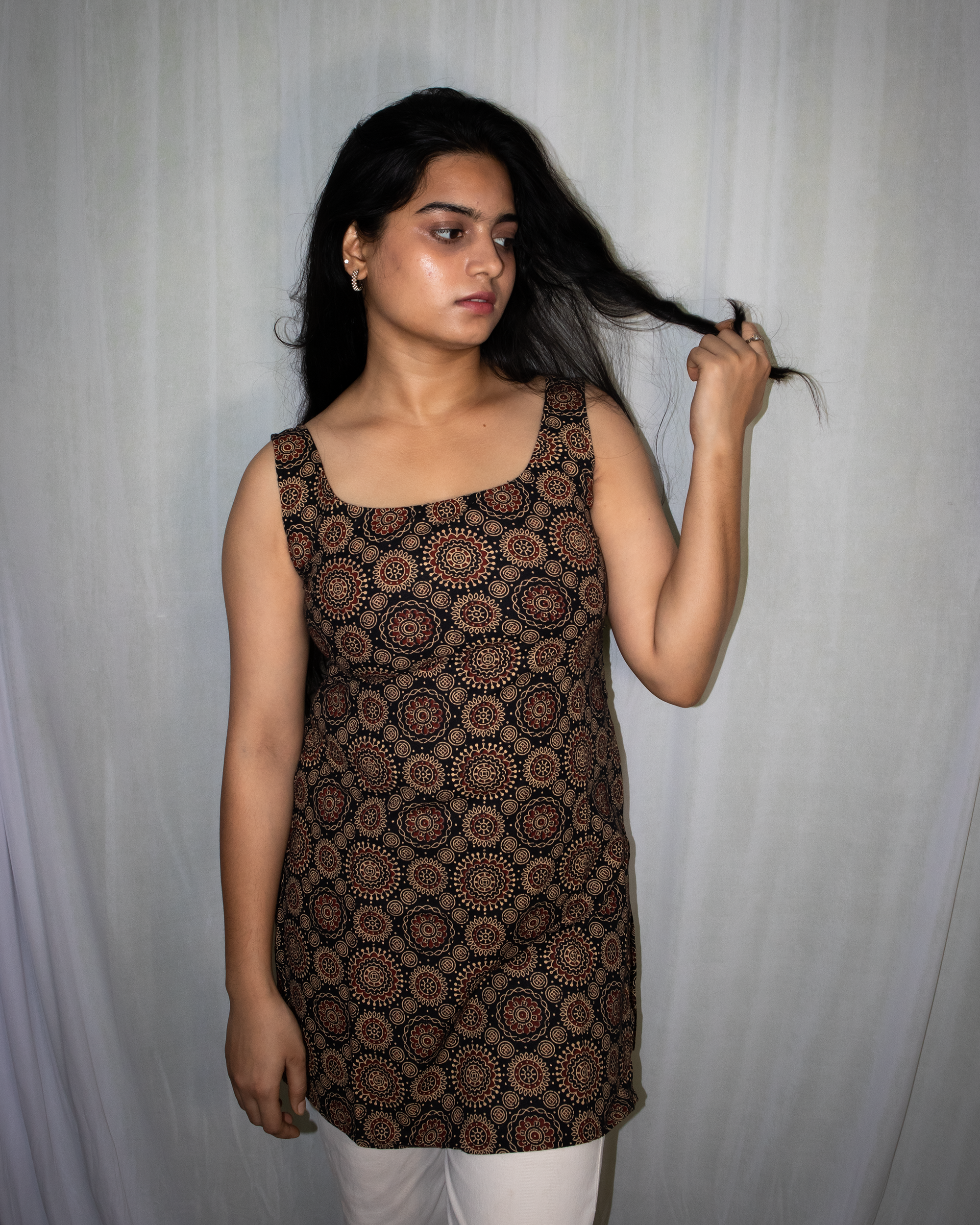 Zehra Deep Back Sleeveless Kurti