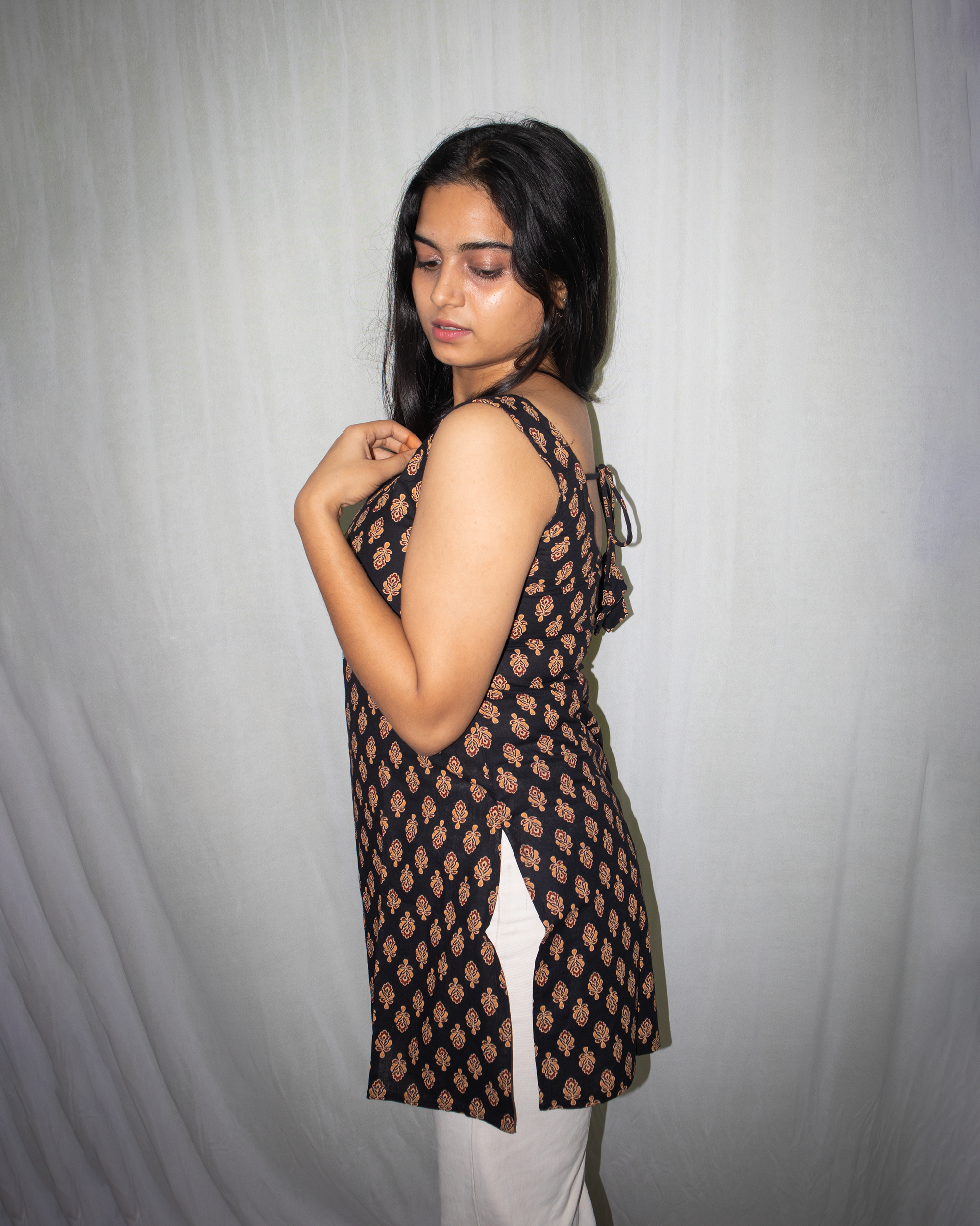 Noor Sleeveless Kurti